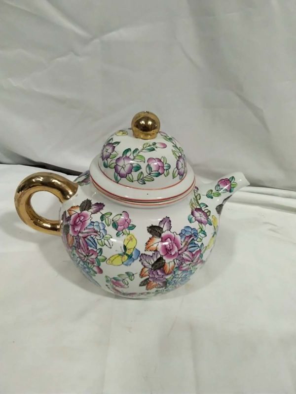 lot 131 Chinese large teapot