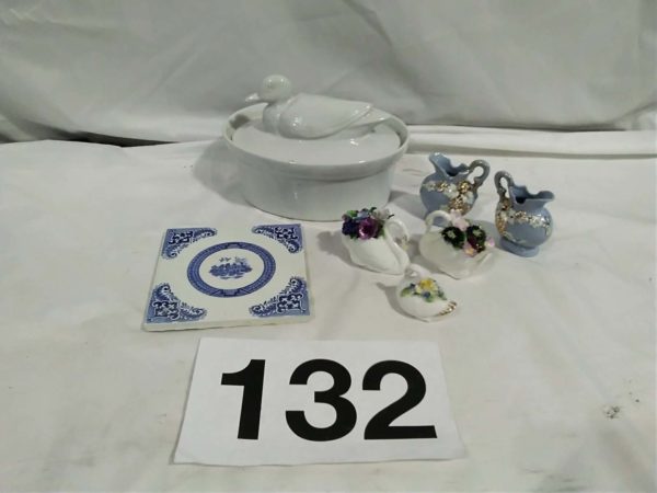 lot 132 Duck tureen Blu & white tile, miniature vases, 3 R Adderley swans - Image 2