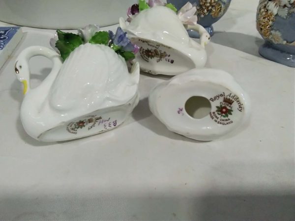 lot 132 Duck tureen Blu & white tile, miniature vases, 3 R Adderley swans - Image 5