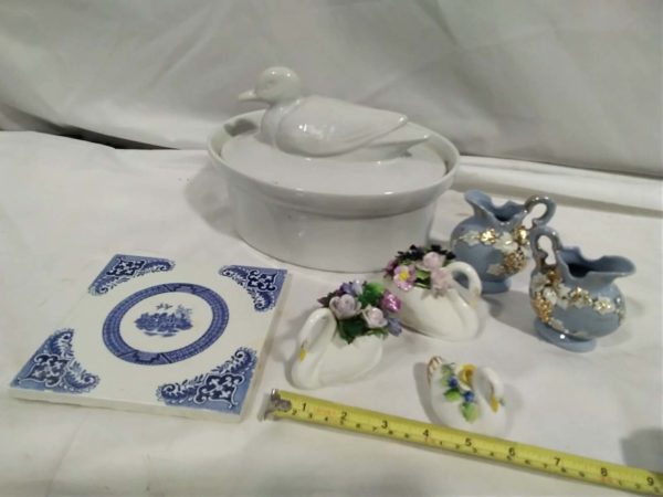 lot 132 Duck tureen Blu & white tile, miniature vases, 3 R Adderley swans - Image 3