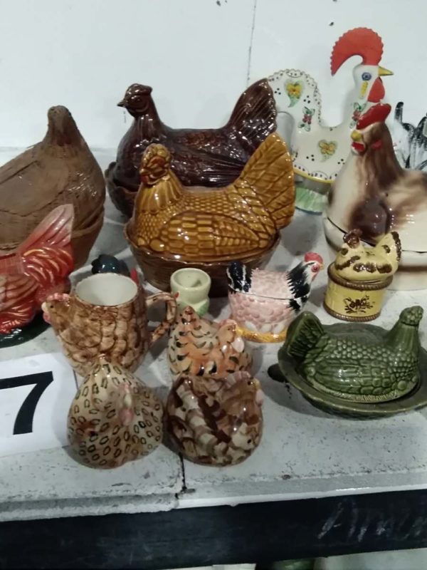 lot 157 quantity of chicken items, egg holders, money  box, egg cups etc - Image 7