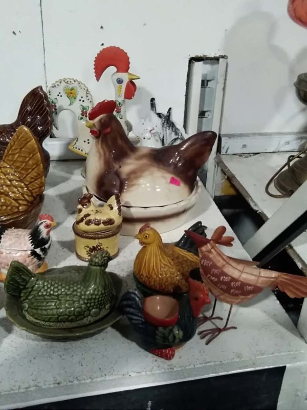 lot 157 quantity of chicken items, egg holders, money  box, egg cups etc - Image 5