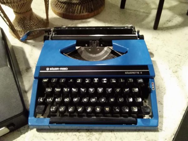 lot 174 Silver Reed portable typewriter, plant stand & 2 x wicker items - Image 2