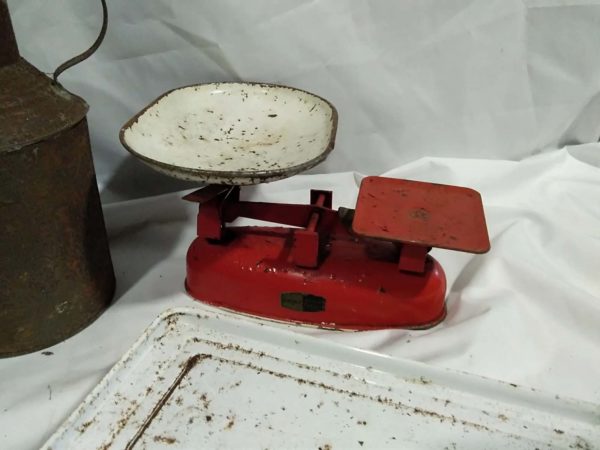 lot 200 1950’s kitchen scales & milk churn - Image 3