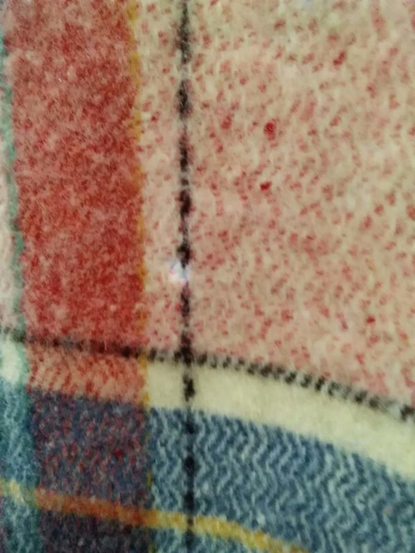 lot 210 vintage checked pink & blue check Welsh blanket by Gwili Mills (some marks & small holes) - Image 4