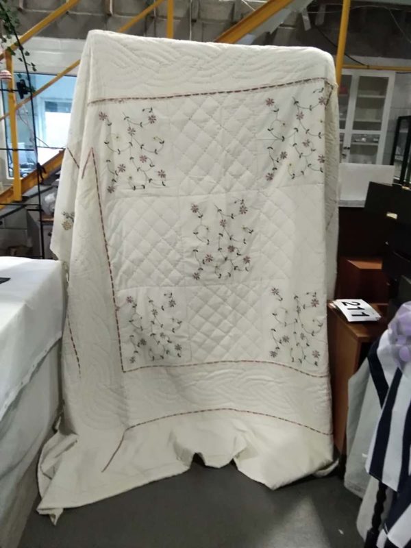 lot 211 vintage quilted bed throw