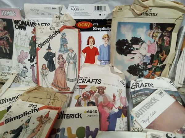 lot 214 various sewing patterns including costume & crafts - Image 5