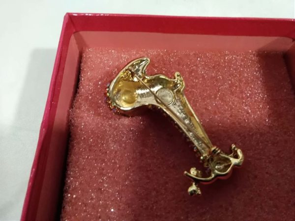 lot 220 boxed Butler & Wilson Dachshund crystal brooch - Image 3