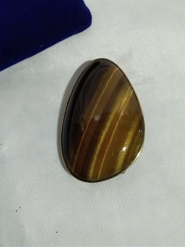 lot 232 9ct gold large tigers eye pendant/brooch