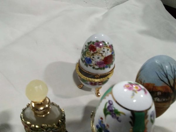 lot 242 ornate perfume bottles & trinket pots - Image 7