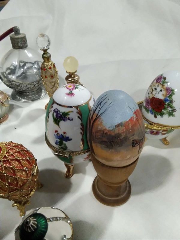 lot 242 ornate perfume bottles & trinket pots - Image 6