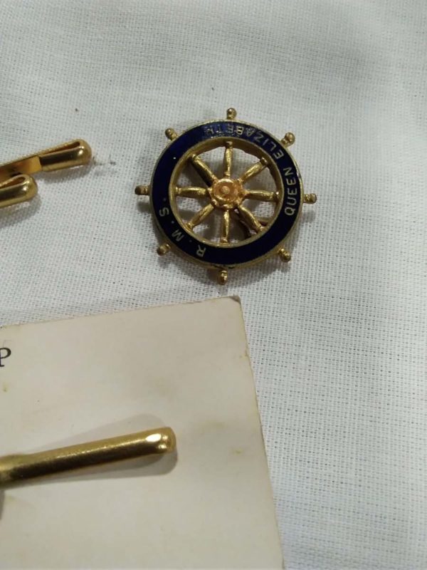 lot 244 Queen Elizabeth cuff links, tie pins, brooch - Image 5