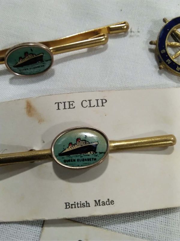 lot 244 Queen Elizabeth cuff links, tie pins, brooch - Image 4