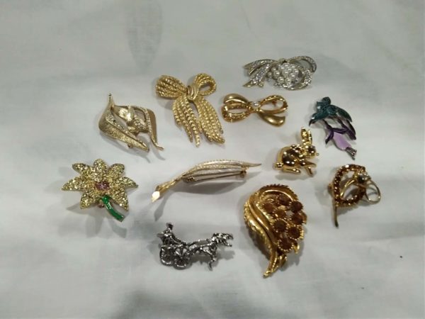 lot 248 11 brooch’s