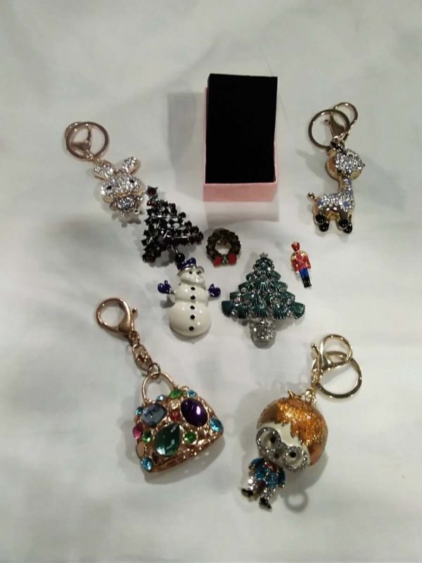 lot 252 Christmas brooches & bling Keyrings