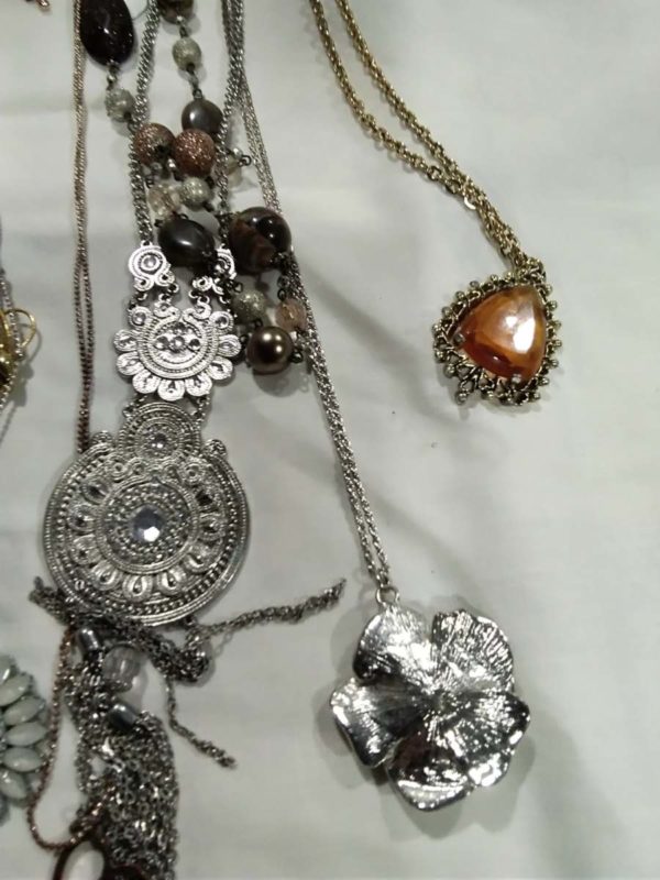 lot 253 quantity of necklaces - Image 6