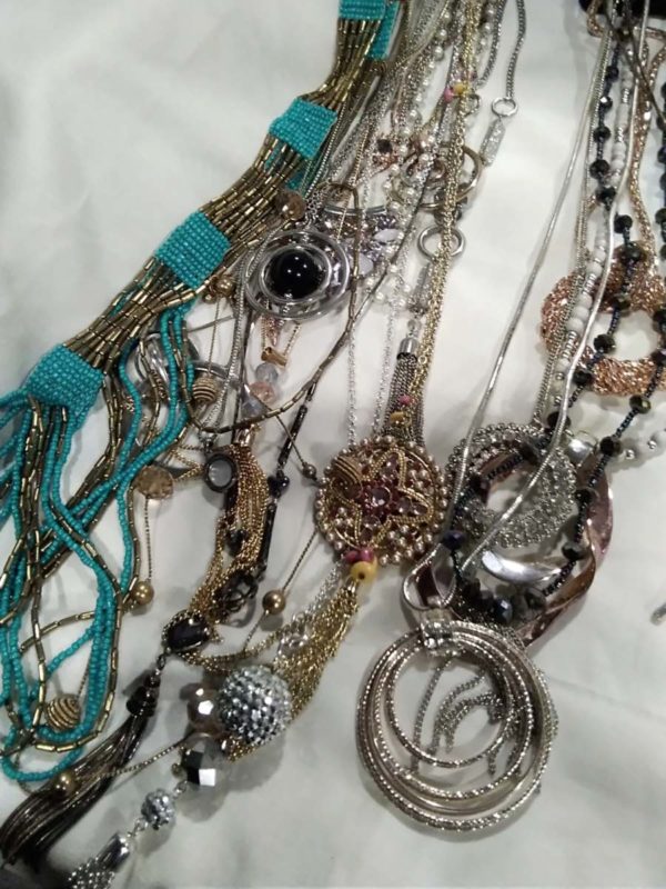 lot 253 quantity of necklaces - Image 4