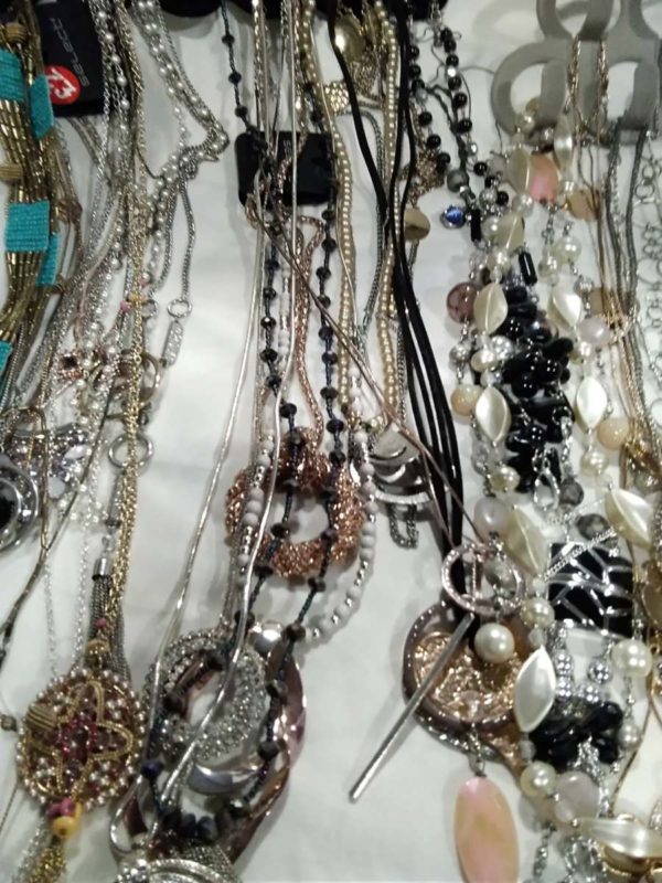 lot 253 quantity of necklaces - Image 3