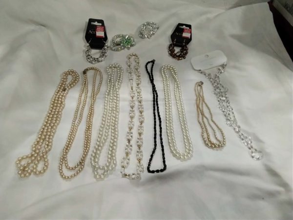 lot 254 pearl effect necklaces & bracelets