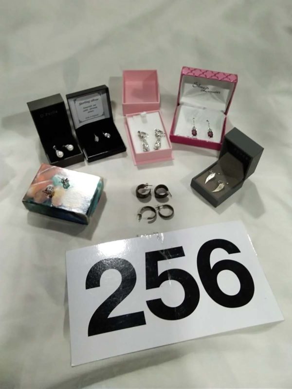 lot 256 earrings inc 4x silver pairs - Image 2