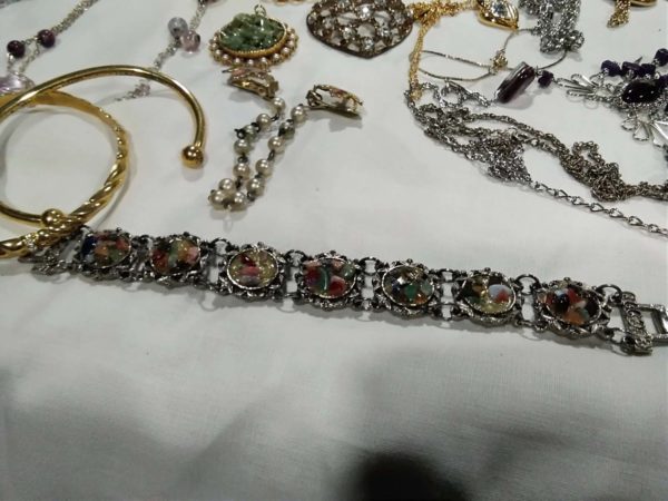 lot 258 quantity of costume jewellery - Image 12