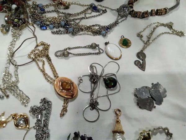 lot 258 quantity of costume jewellery - Image 7