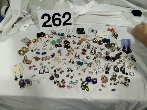 lot 262 quantity of earrings etc