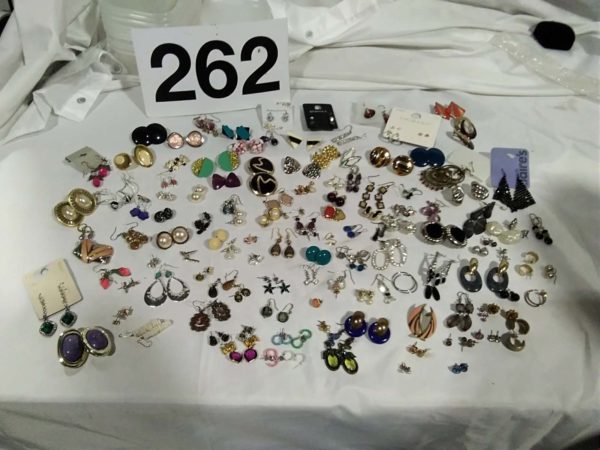 lot 262 quantity of earrings etc - Image 2