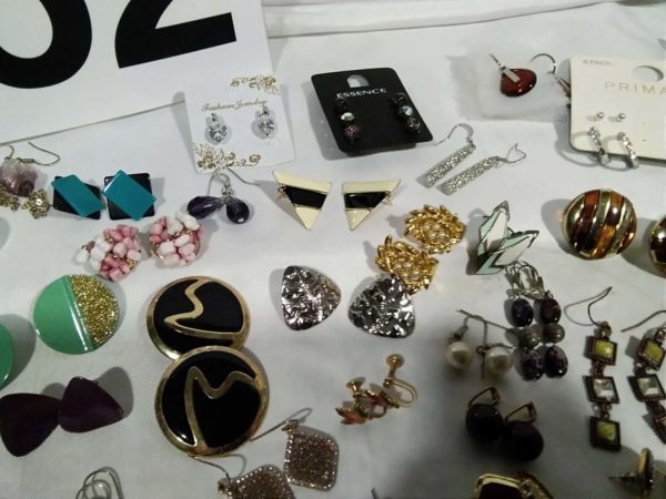 lot 262 quantity of earrings etc - Image 5