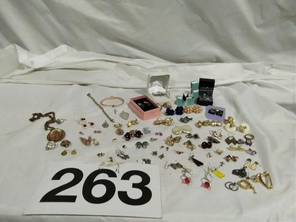 lot 263 quantity of mixed jewellery - Image 2