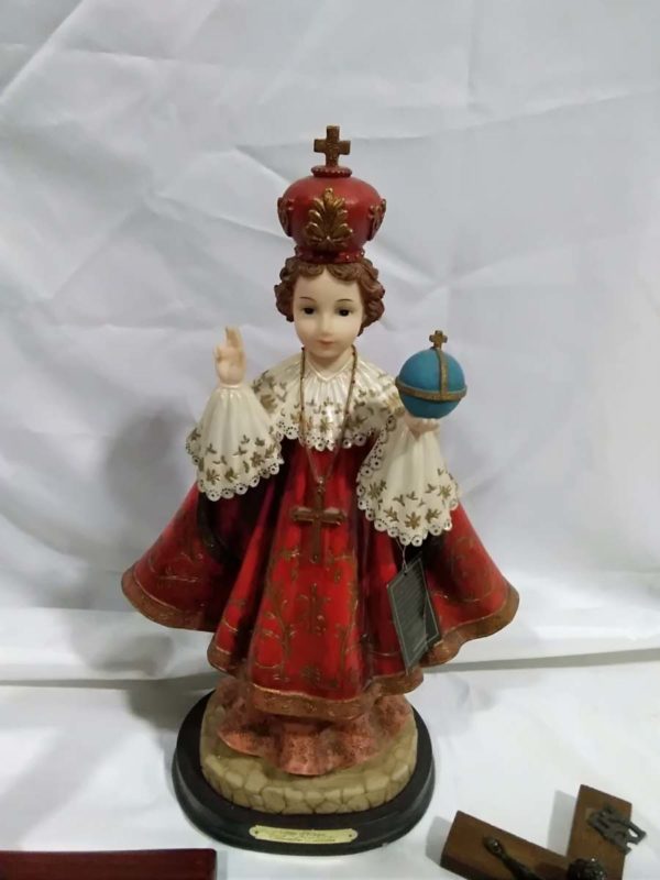 lot 266 religious items – figure, crucifix’s, candles - Image 2