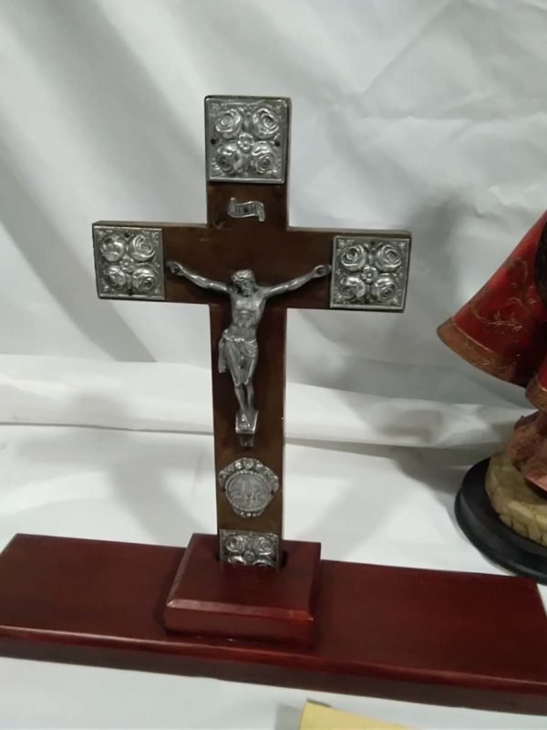 lot 266 religious items – figure, crucifix’s, candles - Image 7