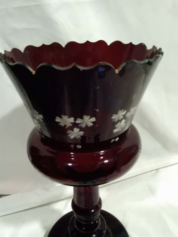 lot 272 tall Cranberry glass dish / lustre vase ( small chip on rim) - Image 4