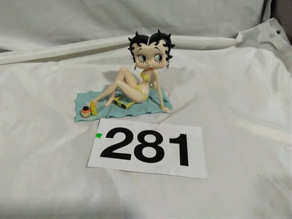 lot 281 betty Boop sitting on towel - Image 2