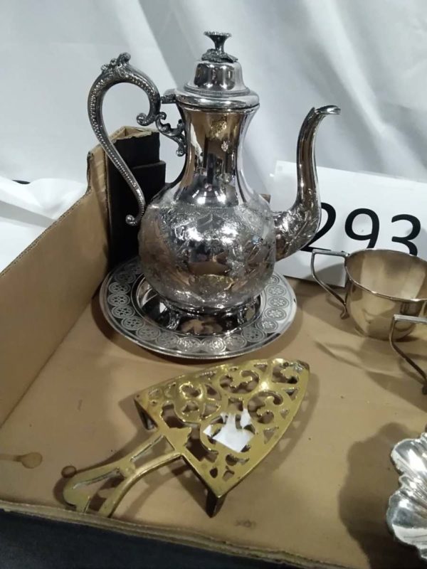 lot 293 quantity of plated ware inc 3 piece tea set & brass Trivet - Image 3