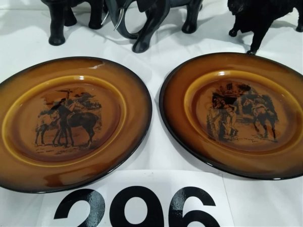 lot 296 2 elephant ornaments, a bull & pair of horse plates - Image 4