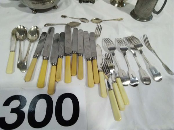 lot 300 cutlery & mixed metal ware - Image 4