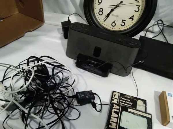 lot 303 electrical items inc DAB radio, BT Telephones - Image 3