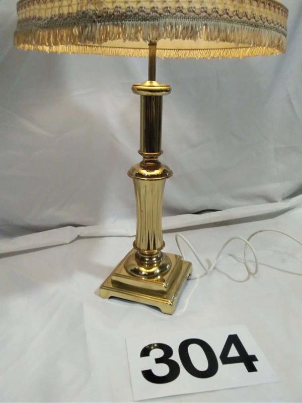 lot 304 Tall brass table lamp with shade & bulb - Image 3