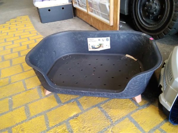 lot 312 animal bed & crate / carry boxes - Image 2