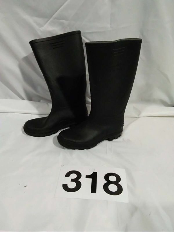 lot 318 wellington boots  size 7