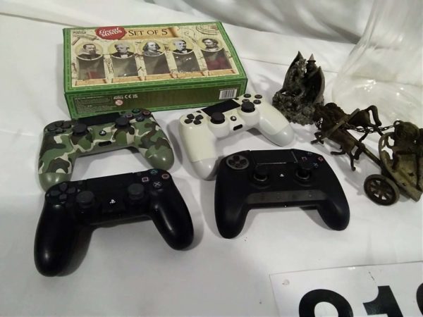 lot 319 PS controllers, plastic coke bottle, metal ornaments, puzzle - Image 5