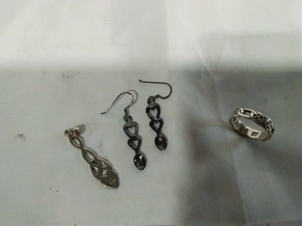 lot 352 Welsh sterling silver ring, pendant & love spoon earrings - Image 4