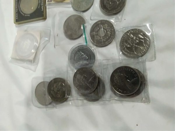 lot 353 quantity of coins - Image 2