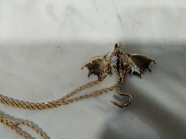 lot 370 blue flying dragon pendant with gold tone chain - Image 4