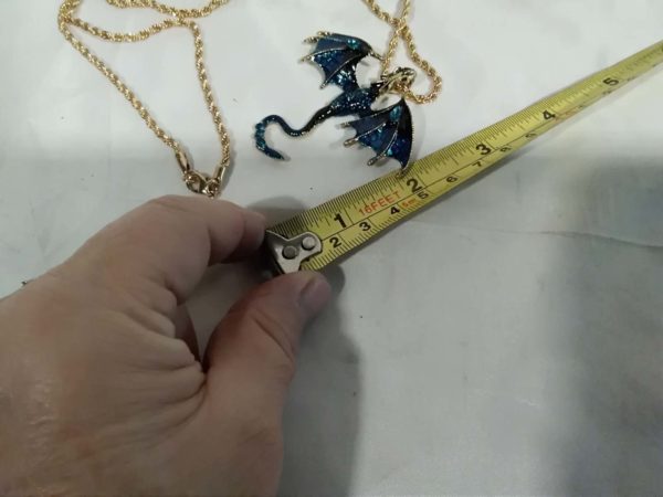 lot 370 blue flying dragon pendant with gold tone chain - Image 3