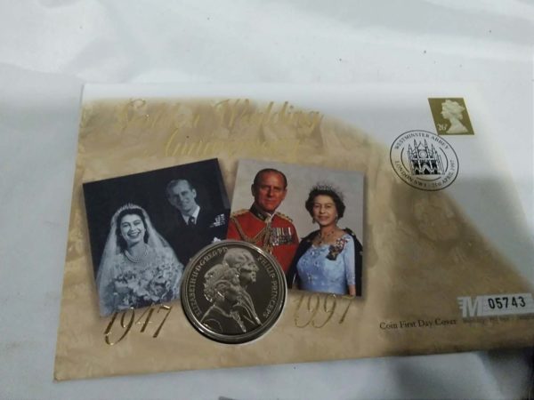 lot 386 3x £5 coins – £2 coin covers & 1 coin pack - Image 5