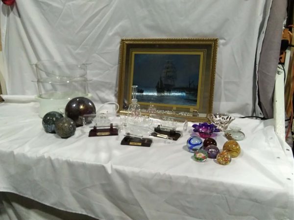 lot 413 house hold items steamer, mirror, glass ware, 6x paper weights etc