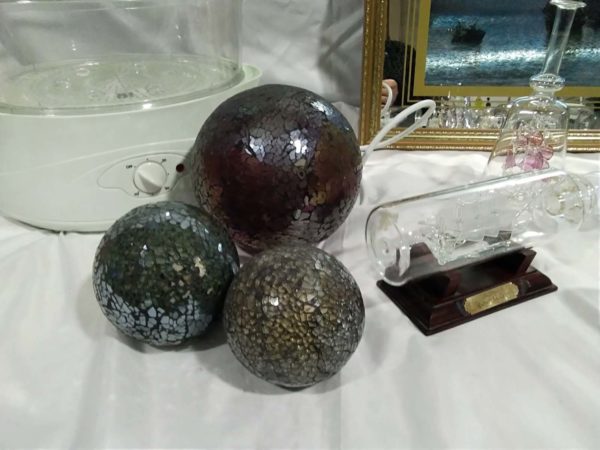 lot 413 house hold items steamer, mirror, glass ware, 6x paper weights etc - Image 3