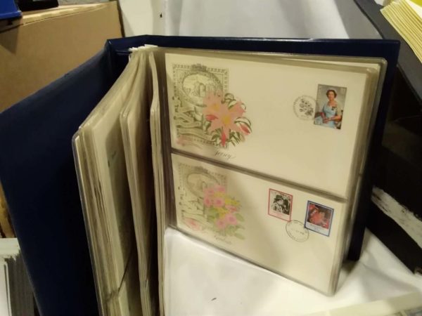 lot 415 Loose stamps, stamp albums & books - Image 3